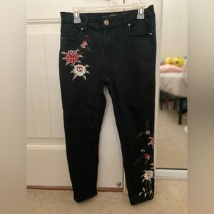 SANDPIPER PETITE SIZE 10P WOMENS BLACK CROPPED JEANS WITH FLORAL EMBROIDERING
